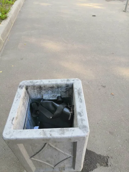 Bag Thrown Trash Street Deliveroo Gear Thrown Trash Strike — Stock Photo, Image