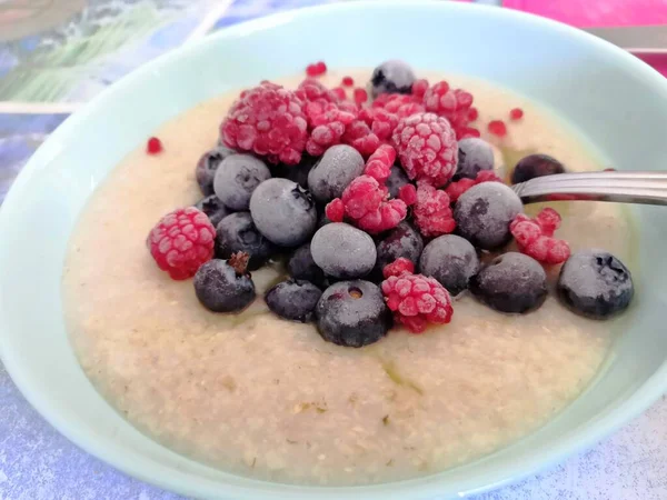 Oatmeal Porridge Frozen Berries Woman Hands Holding Oatmeal Porridge Frozen — Stock Photo, Image