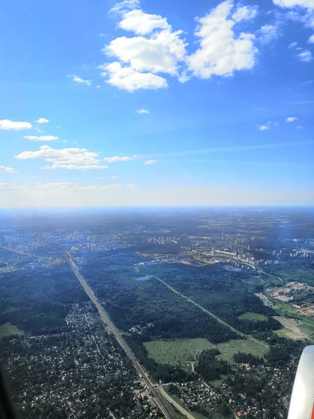 Vista Janela Avião Nuvens Azuis Turquesa Céu Durante Voo Manhã — Fotografia de Stock