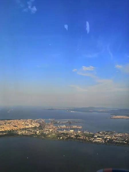 Vista Desde Ventana Del Avión Nubes Color Azul Turquesa Cielo — Foto de Stock