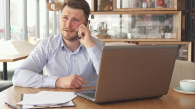 İş adamı telefon
