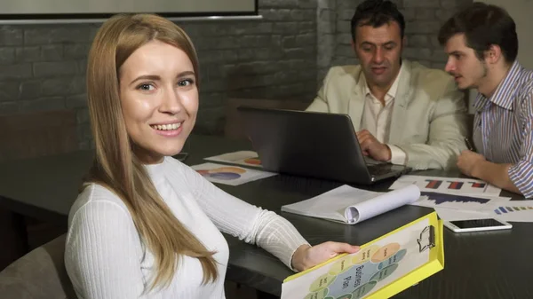 Beautiful cheerful businesswoman examining business diagrams — Stock Photo, Image