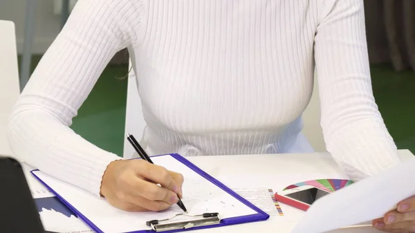 Close up of a gorgeous woman working at her office — Stock Photo, Image