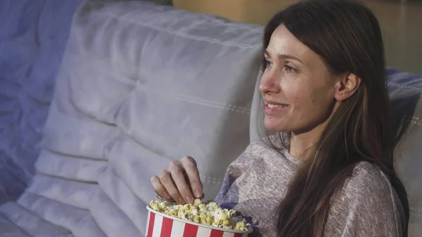 Close Shot Mature Beautiful Cheerful Woman Laughing Eating Popcorn Enjoying — Stock Photo, Image