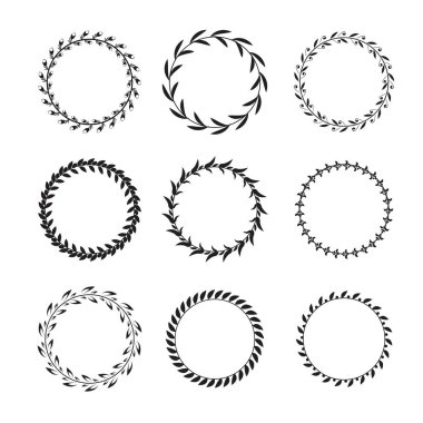 Tasarım elemanları olarak kullanılmak üzere siyah ve beyaz dairesel defne çelenkleri koleksiyonu