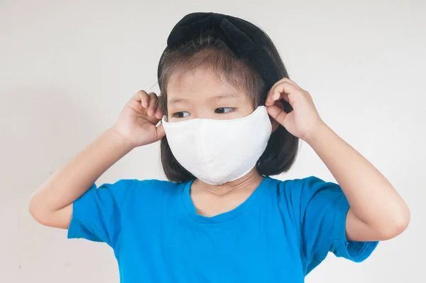 Niño Asiático Niña Niños Con Camisa Azul Con Máscara Tela —  Fotos de Stock