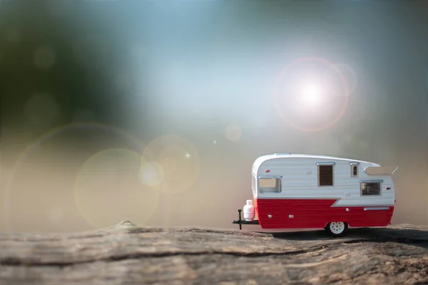 Remorque Miniature Camping Car Dans Campagne Estivale — Photo