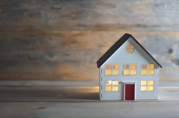 Modelo Casa Com Luzes Interior Sobre Madeira Com Espaço — Fotografia de Stock