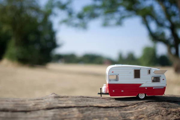 Caravana Reboque Com Vista Fundo Campo — Fotografia de Stock