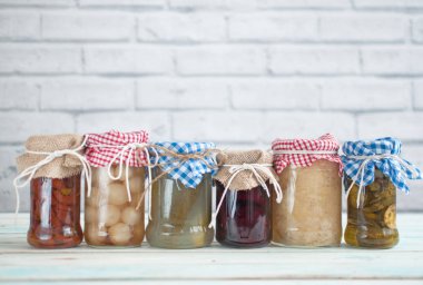 Kavanoz fermente gıda koleksiyonu ile