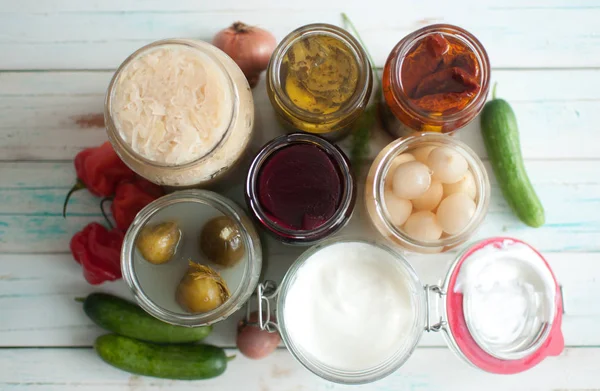 Weergave Van Open Potten Met Natuurlijk Gefermenteerde Ingrediënten — Stockfoto