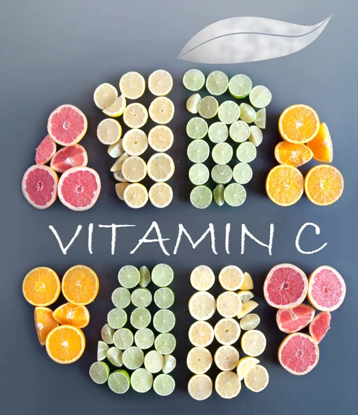 Många Citrusfrukter Form Skivad Frukt Ikon Med Handskrivna Vitamin Svarta — Stockfoto