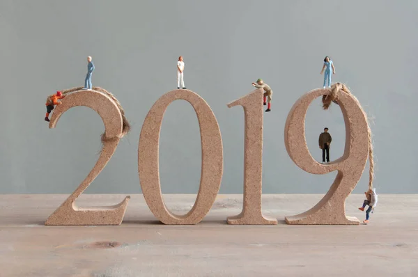 Мініатюрні Люди Скелелазіння 2019 Дерев Яні Блоки — стокове фото