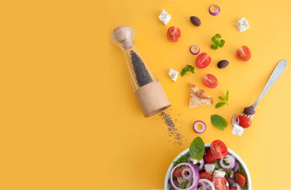 Summer greek salad — Stock Photo, Image