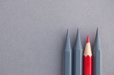 Kalabalıktan soyut kalemler arasından öne çık