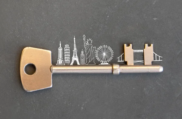 Gold Key Skyline Sketch Global Landmarks — Stock Photo, Image