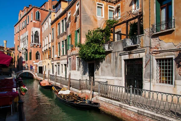 Benátský Průplav Gondoly Domů — Stock fotografie