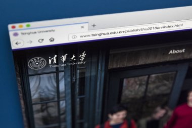 Londra, İngiltere - 17th Mayıs 2018: Tsinghua Üniversitesi - Pekin'de 17 Mayıs 2018 üzerinde bir araştırma Üniversitesi resmi web sitesi ana sayfası.