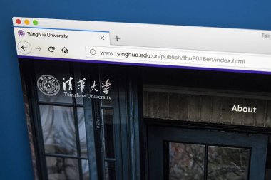 Londra, İngiltere - 17th Mayıs 2018: Tsinghua Üniversitesi - Pekin'de 17 Mayıs 2018 üzerinde bir araştırma Üniversitesi resmi web sitesi ana sayfası.