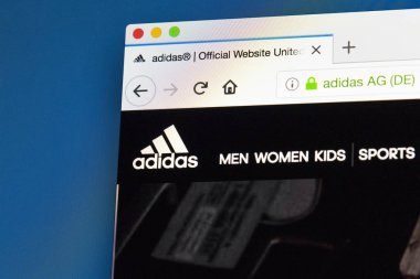 Londra, İngiltere - 23 Mayıs 2018: Adidas - 23 Mayıs 2018 üzerinde Avrupa'nın en büyük spor giyim üreticisi için resmi web sitesi ana sayfası.