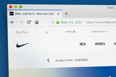 Londra, İngiltere - 23 Mayıs 2018: Nike A.ş.-spor ayakkabı ve giyim ve 23 Mayıs 2018 üzerinde dünyanın en büyük tedarikçisi için resmi web sitesi ana sayfası.