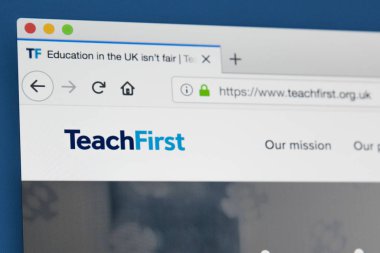 Londra, İngiltere - 23 Mayıs 2018: Öğretmek ilk - 23 Mayıs 2018 İngiltere ve Galler'de, adres eğitim dezavantaj amaçlayan bir hayır kurumu için resmi web sitesi ana sayfası.