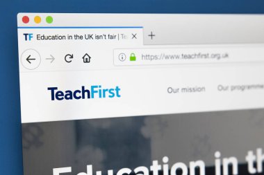 Londra, İngiltere - 23 Mayıs 2018: Öğretmek ilk - 23 Mayıs 2018 İngiltere ve Galler'de, adres eğitim dezavantaj amaçlayan bir hayır kurumu için resmi web sitesi ana sayfası.