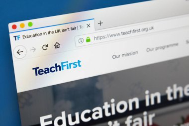 Londra, İngiltere - 23 Mayıs 2018: Öğretmek ilk - 23 Mayıs 2018 İngiltere ve Galler'de, adres eğitim dezavantaj amaçlayan bir hayır kurumu için resmi web sitesi ana sayfası.