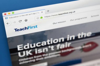 Londra, İngiltere - 23 Mayıs 2018: Öğretmek ilk - 23 Mayıs 2018 İngiltere ve Galler'de, adres eğitim dezavantaj amaçlayan bir hayır kurumu için resmi web sitesi ana sayfası.