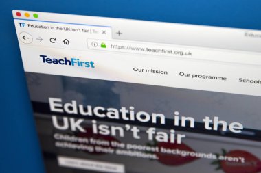Londra, İngiltere - 23 Mayıs 2018: Öğretmek ilk - 23 Mayıs 2018 İngiltere ve Galler'de, adres eğitim dezavantaj amaçlayan bir hayır kurumu için resmi web sitesi ana sayfası.