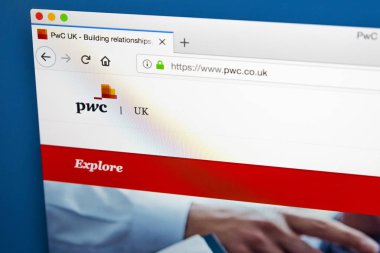 Londra, İngiltere - 23 Mayıs 2018: Pricewaterhouse Coopers - çok uluslu profesyonel hizmetler ağ üzerinde 23 Mayıs 2018 için resmi web sitesi ana sayfası.