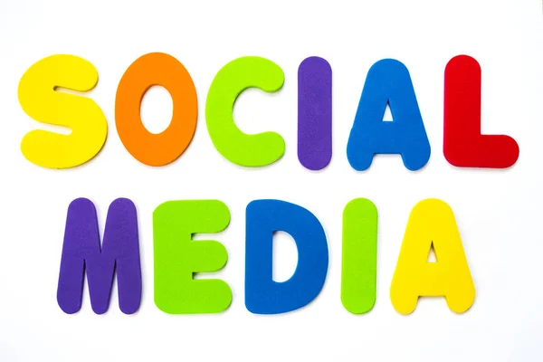 Media Social Soletrado Com Letras Coloridas — Fotografia de Stock