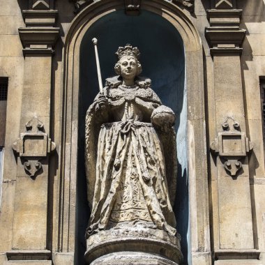 A statue of Queen Elizabeth I, located on Fleet Street in the City of London, UK.  It is the only known statue of her to have been sculpted during her lifetime. clipart