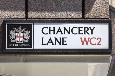 Londra, İngiltere - 6 Haziran 2018: Bir sokak işaret merkezi Londra, İngiltere, 6 Haziran 2018 Tarih Mahkeme Lane için.