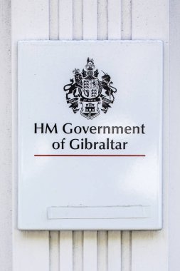 Londra, Ingiltere-6 Haziran 2018: Londra Strand üzerinde Gibraltar House girişinde plak, 6 Haziran 2018. Cebelitarık evi Cebelitarık Ingiliz yurtdışı toprakları diplomatik misyonu.