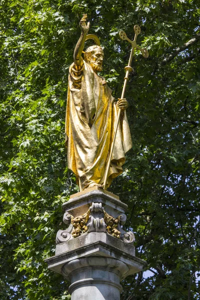 Golden Statue Saint Paul Pauls Cross Located Churchyard Pauls Cathedral — Stock Photo, Image