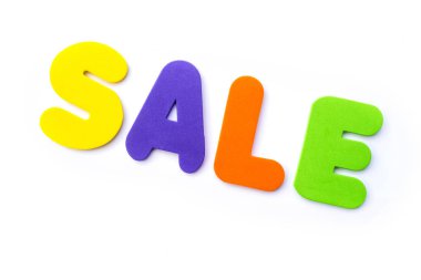 Kelime Satılık düz beyaz arka plan üzerinde.