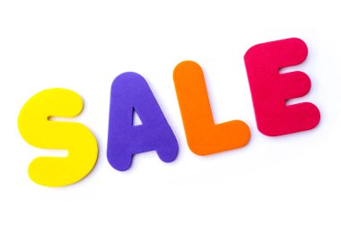 Kelime Satılık düz beyaz arka plan üzerinde.