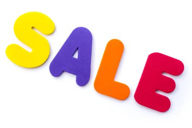 Kelime Satılık düz beyaz arka plan üzerinde.