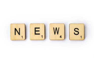Londra, İngiltere - 28 Haziran 2018: Kelime haber ahşap scrabble harf taşlarla, 28 Haziran 2018 üzerinde spelt.