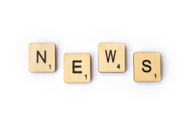 Londra, İngiltere - 28 Haziran 2018: Kelime haber ahşap mektup Scrabble taşlarla, 28 Haziran 2018 üzerinde spelt.