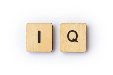 Kısaltma IQ - zeka bölümü, ahşap mektup taşlarla yazıldığını.