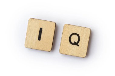 Kısaltma IQ - zeka bölümü, ahşap mektup taşlarla yazıldığını.