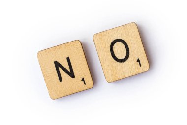 Londra, İngiltere - 28 Haziran 2018: Kelime Hayır, ahşap harfle Scrabble fayans, 28 Haziran 2018 üzerinde spelt.