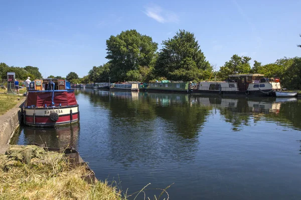 London Storbritannien Juli 3Rd 2018 Husbåtar Förtöjd Floden Lea Stonebridge — Stockfoto