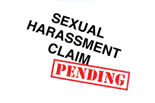 Szexuális Zaklatás Követelés Címsor Bélyegezni Egy Piros Függőben Gumibélyegző — Stock Fotó