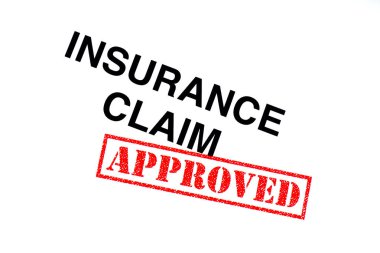 Kırmızı onaylandı damgası ile damgalı sigorta talep başlığı.