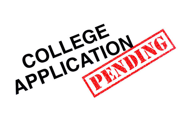 Заголовок заявления на поступление в колледж с красным штампом PENDING
. 