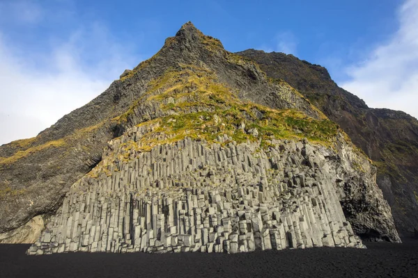 Prachtige Basalt Rock Stapels Kolommen Reynisfjara Strand Aan Zuid Kust — Stockfoto