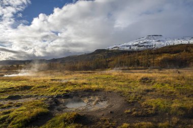 Hot Springs South Iceland'deki / jeotermal Haukadalur Vadisi'nde yer alan bir görüntü. Haukadalur Vadisi Golden Circle turistik güzergah üzerinde popüler bir mekandır.